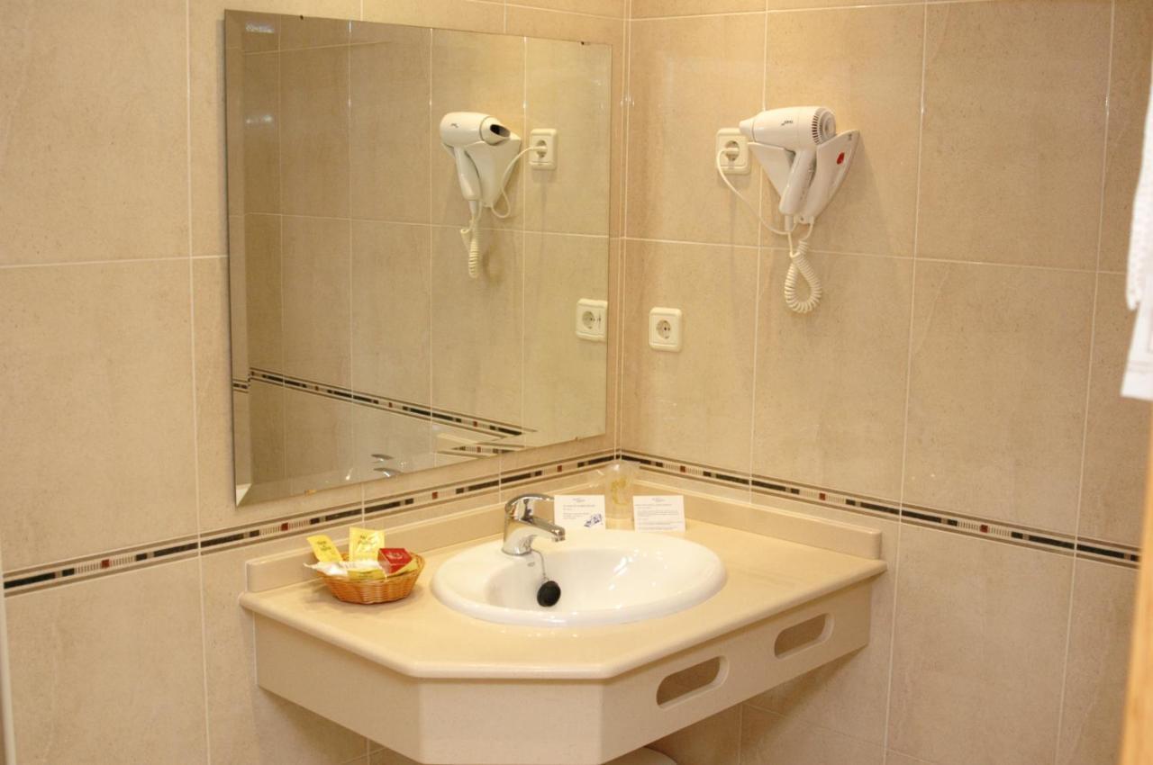 Hotel Villa Juanita โอโกรเบ ภายนอก รูปภาพ