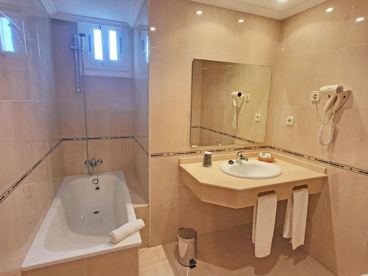 Hotel Villa Juanita โอโกรเบ ภายนอก รูปภาพ